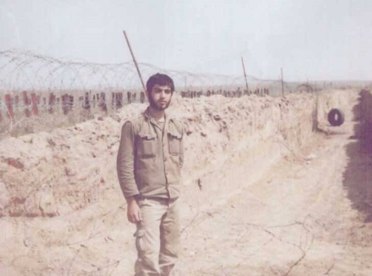 در ۲۳ بهمن ۱۳۴۴، فرزندی در خانواده مددی در محله سوسن‌آباد تهران به دنیا آمد که به یاد جوادالائمه (ع) نامش محمدتقی شد.