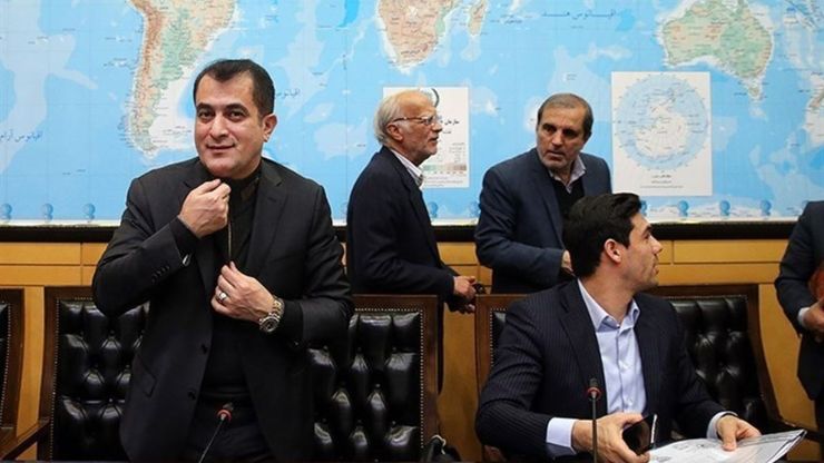 احمد سعادتمند، مدیرعامل سابق استقلال و خلیل‌زاده، رییس هیات مدیره این باشگاه در برنامه فوتبال برتر به شدت به یکدیگر تاختند و علیه هم دست به افشاگری زدند.