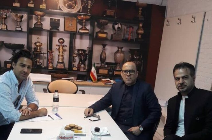 مدیرعامل سابق استقلال در اظهار نظری جدید در خصوص اینکه گفته می‌شود نادری برای سال نخست از استقلال رقم آنچنانی نمی گیرد، گفت: واقعا باید به این مرام درود فرستاد و مجسمه نادری را در میدان انقلاب نصب کرد.
