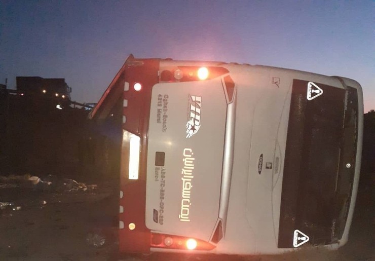 یک دستگاه اتوبوس مسافربری مسیر اصفهان به مشهد، بامداد امروز (سه‌شنبه ۲۷ آبان) در محور میامی به سبزوار واژگون شد.