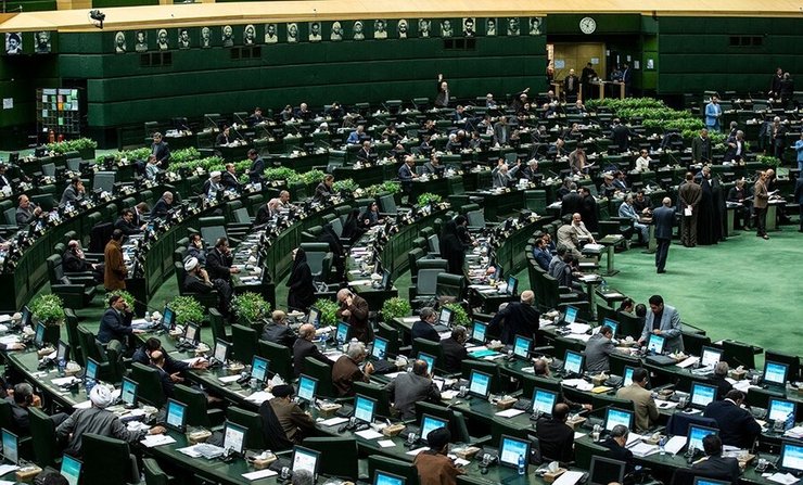 غفلت بهارستانی‌ها از وظایف اصلی خود | از تهدید روحانی تا اعتصاب آب و غذای نمایندگان