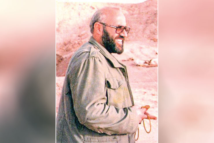 هاشم ساجدی کارمند اداره کشاورزی گرگان و گنبد از سال‌ها پیش فعالیت‌های مبارزاتی خود را شروع کرده بود؛ به‌همین‌دلیل در فردای انقلاب، یعنی ۲۳ بهمن ۱۳۵۷ که کمیته انقلاب اسلامی تشکیل شد، او از پایه‌گذاران کمیته‌ها در گنبد بود و سال بعد هم به یکی از نیرو‌ها و ارکان سپاه پاسداران در این شهر تبدیل شد.