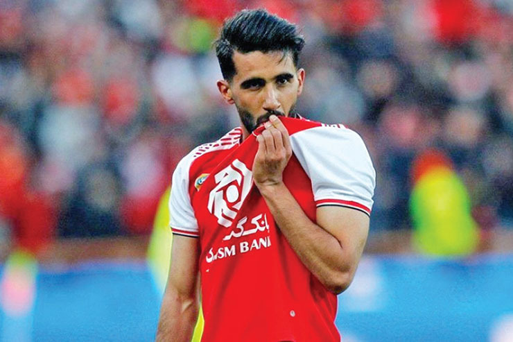 هافبک عراقی پرسپولیس که گفته می‌شود همچنان به‌دنبال جدایی از این تیم است، حالا شانس این را دارد تا توپ طلای فوتبال آسیا را به خود اختصاص دهد.