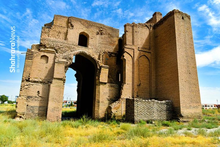 با همکاری شهرداری مشهد، آستان‌قدس و اداره‌کل میراث‌فرهنگی ایوان طرق که بنایی ۶۰۰ ساله است، احیا می‌شود