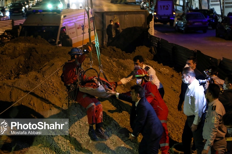 یک کارگر ساختمانی در خیابان صاحب الزمان (عج) مشهد به داخل چاهی به عمق ۲۰ متر سقوط کرد و توسط نیرو‌های امداد ونجات آتش نشانی مشهد از چاه خارج شد.