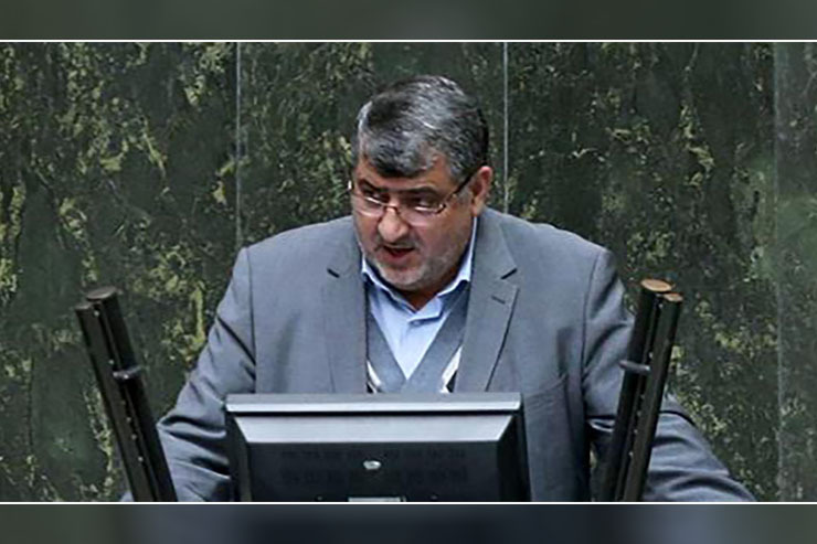 شاید شعرخوانی نمایندگان مجلس در لحظاتی موجب رنگ‌ولعاب‌دادن بهتر به نطق آنان باشد و شاید به انتقال بهتر حرف‌هایشان کمک کند، اما گاهی انگار انتقاد و حرف‌های جدی را به پوششی از طنز بی‌جهت و هجو بی‌دلیل می‌برد.