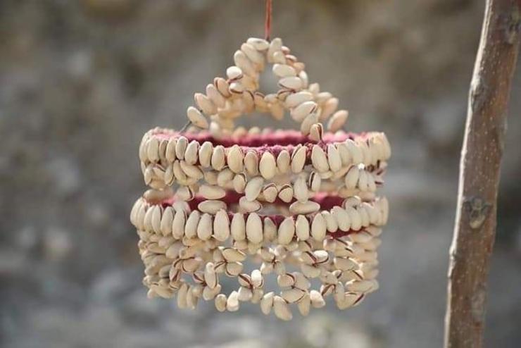 بدخشان یکی از استان‌های بکر و منحصر بفرد افغانستان است که جذابیت‌های دیدنی زیادی دارد. پسته یکی از محصولات کشاورزی این استان است. این عکس‌ها در بازار فیض آّباد – کشم بدخشان عکاسی شده است.