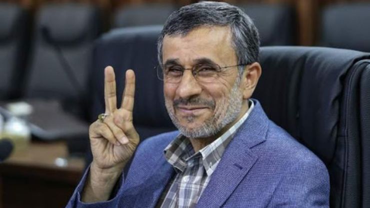 هواداران رئیس جمهور سابق به مناسبت تولد احمدی‌نژاد با برگزاری مراسم جشن در محله نارمک تجمع کردند.