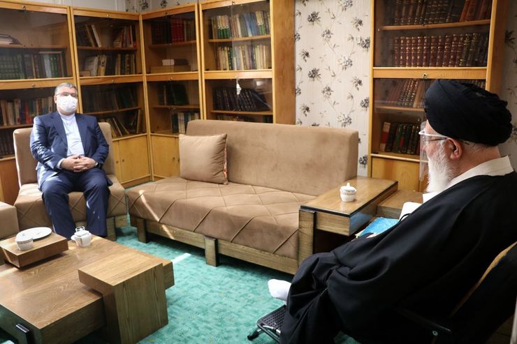 نماینده ولی فقیه در خراسان رضوی در دیدار با استاندار جدید این استان گفت: در تلاش باشید از نیروهای جوان حزب الهی و متخصص در استانداری استفاده کنید تا با ابتکار، خلاقیت و هم فکری وضعیت استان را بهبود بخشید.