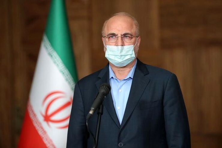 رییس مجلس شورای اسلامی با تاکید بر اینکه باید کالا‌های اساسی راحت‌تر و ارزان‌تر به دست مردم برسد، گفت: وظیفه همه مدیران در سطوح مختلف است که در پاسخ به نجابت و مقاومت مردم، بتوانیم با همدلی و وحدت تلاش کنیم تا گره‌ای از گره‌های زندگی مردم باز شود.