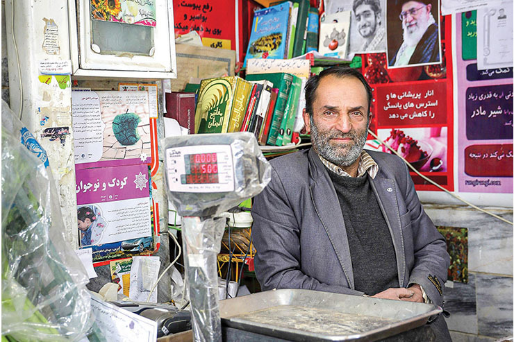 مرتضی محمدزاده متولد ۱۳۴۳ دو دهه از عمرش را میوه‌فروشی کرده است. اصالت او به تربت‌حیدریه برمی‌گردد و سال‌هاست در بیست‌متری بلال زندگی و کار می‌کند. محمدی بهره، مردی توان یاب و فعال محله است. او بخشی از وقتش را برای ارتقای سطح فرهنگ اهالی گذاشته است.