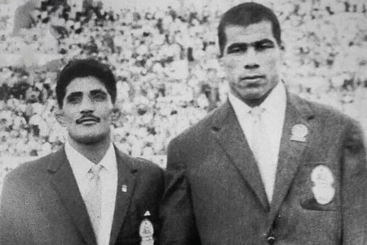 عکسی به یادماندنی از حضور مرحوم محمد خادم در کنار جهان‌پهلوان تختی، این عکس در رقابت‌های المپیک ۱۹۶۰ رم گرفته شده است. محمد خادم پدر امیررضا و رسول خادم، قهرمانان ارزنده کشتی ایران در این تصویر با مرحوم تختی کشتی‌گیران ایران در رقابت‌های المپیک حاضر هستند.