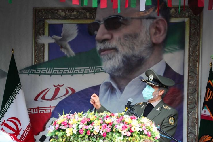 وزیر دفاع و پشتیبانی نیروهای مسلح در مراسم تشییع پیکر شهید محسن فخری زاده، دانشمند برجسته هسته‌ای و دفاعی، گفت: هیچ جنایت، هیچ ترور و کار احمقانه‌ای نزد ملت ایران بی‌پاسخ نخواهد ماند. ما حتما جنایتکاران را تا انتها تعقیب می‌کنیم و جنایتکاران باید بدانند که به سزای عملشان خواهند رسید.