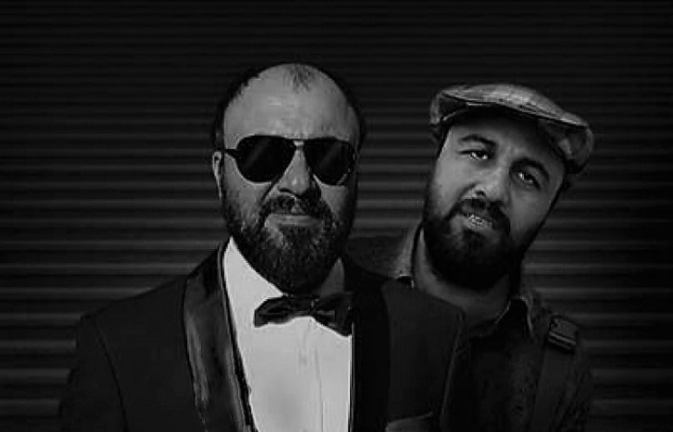این روز‌ها فیلم سینمایی «آهک زنده» به کارگردانی رامیار مُشایی در مرحله فیلم‌برداری قرار دارد. مهران غفوریان که به عنوان بازیگر کمدی شناخته می‌شود، قرار است در این فیلم به عنوان یکی از بازیگران اصلی، ایفاگر نقشی جدی و متفاوت باشد. در این نوشتار به کمدین‌هایی پرداخته‌ایم که نقش‌های جدی موفقی ایفا کرده‌اند و در این نقش‌ها هم به همان اندازه که در فیلم‌ها و مجموعه‌های کمدی موفق بوده‌اند، خوش درخشیده‌اند.
