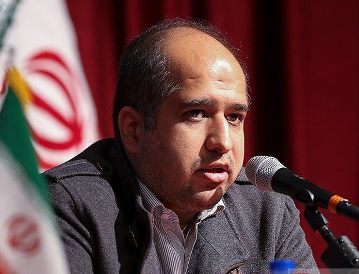 علی خضریان، نماینده تهران کلمه (Anywhere) را آنی ور و (Anytime) را آنی تایم در متن برجام به انگلیسی تلفظ می‌کند! این فیلم سوژه کاربران در فضای مجازی شده است.