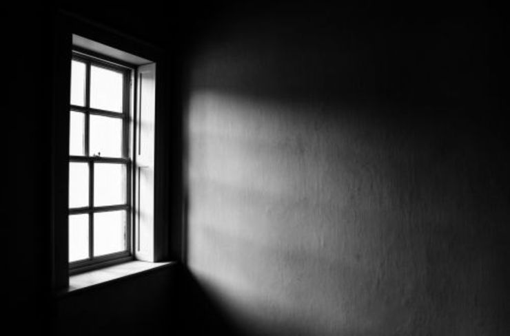زن ۲۷ ساله‌ای که برای چاره جویی درباره رفتارهای غیرمتعارف و بی شرمانه همسرش به دایره مددکاری اجتماعی کلانتری میرزا کوچک خان مشهد مراجعه کرده بود درباره سرگذشت خود توضیحاتی ارائه داد.