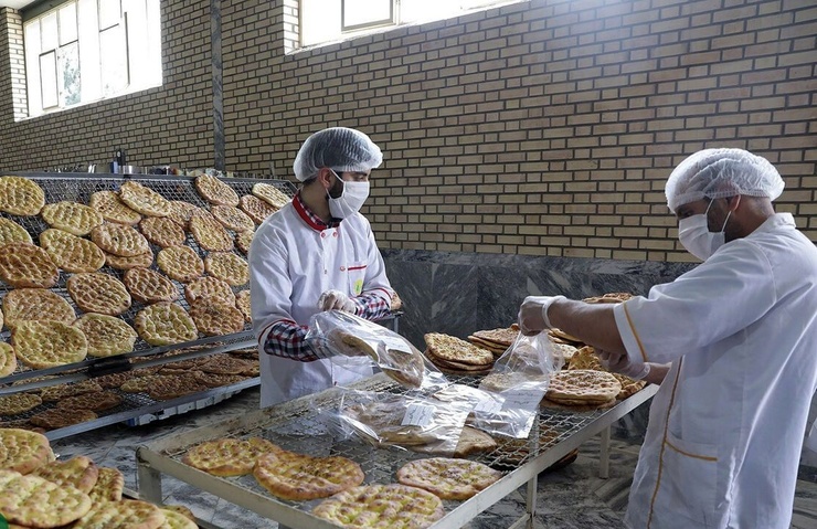معاون خدمات اجتماعی بنیاد کرامت رضوی از اجرای طرح حمایت از اقشار کم‌بضاعت و آسیب‌دیده با محوریت توزیع نان متبرک در سراسر کشور خبر داد.