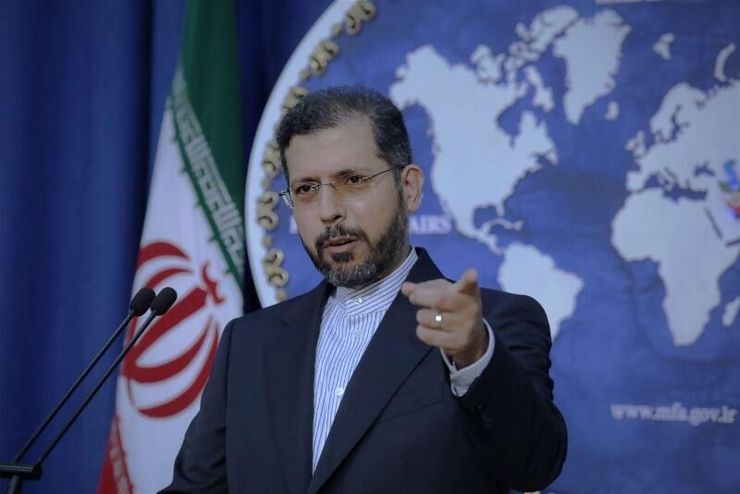 سخنگوی وزارت امور خارجه ایران در واکنش تند به توئیت الجبیر سعودی در پیام توئیتری نوشت: همه گروه‌های تروریستی در منطقه ما آموزش‌دیده مدارس و مکتب تحت حمایت مالی عربستان سعودی هستند.