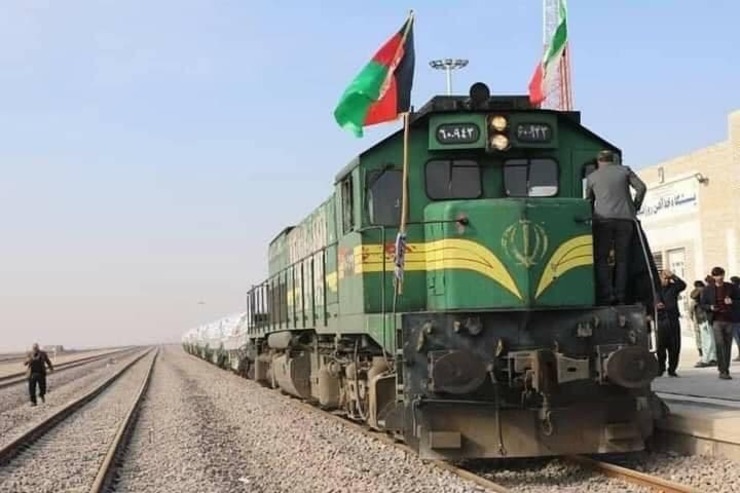 معاون ساخت و توسعه راه آهن شرکت ساخت و توسعه زیربناهای حمل و نقل کشور گفت: انتقال و ترانزیت آزمایشی بار از طریق خط آهن خواف - هرات به کشور افغانستان طی هفته گذشته با موفقیت انجام شد و زمان دقیق افتتاح راه آهن خواف- هرات نیازمند هماهنگی‌های دیپلماتیک است.