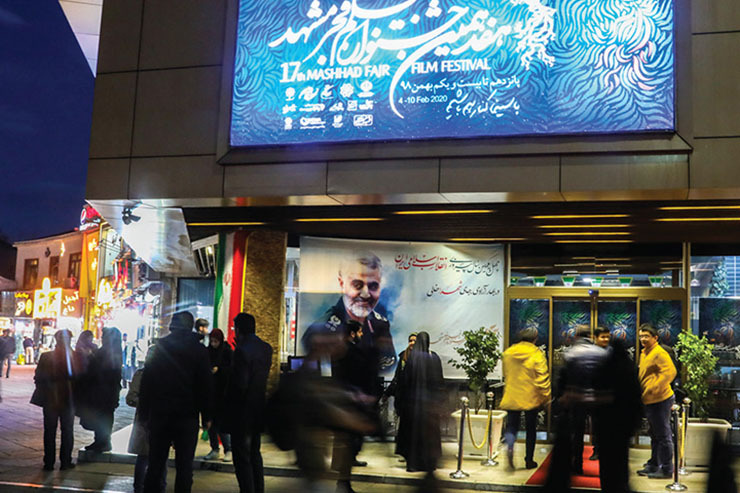 برگزار شدن یا نشدن جشنواره فیلم فجر امسال یکی از موضوعاتی بوده که از ابتدای شیوع کرونا بار‌ها در محافل مختلف هنری مطرح شده و هربار نیز مسئولان حرف‌های ضدونقیضی درباره آن بیان کرده‌اند. گویا این بحث‌ها حتی بعد از اینکه اعلام شد جشنواره فجر قطعا در بهمن برگزار می‌شود همچنان ادامه دارد.