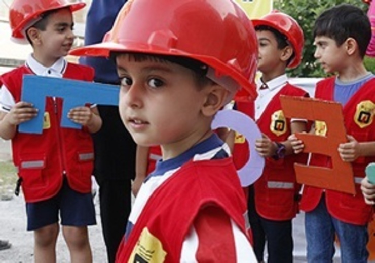 یکی از مواردی که کرونا در این مدت نزدیک به یک سال تحت تأثیر قرار داده است دور بودن خردسالان و کودکان از فضای آموزشی حضوری است.