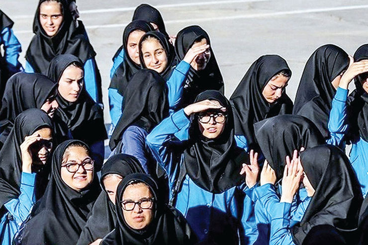 در دوران نوجوانی، باید توجه بیشتری به چگونگی رفتار با دختران داشت، زیرا در این دوران، بیشتر دختر‌ها با کاهش اعتمادبه‌نفس روبه‌رو هستند.