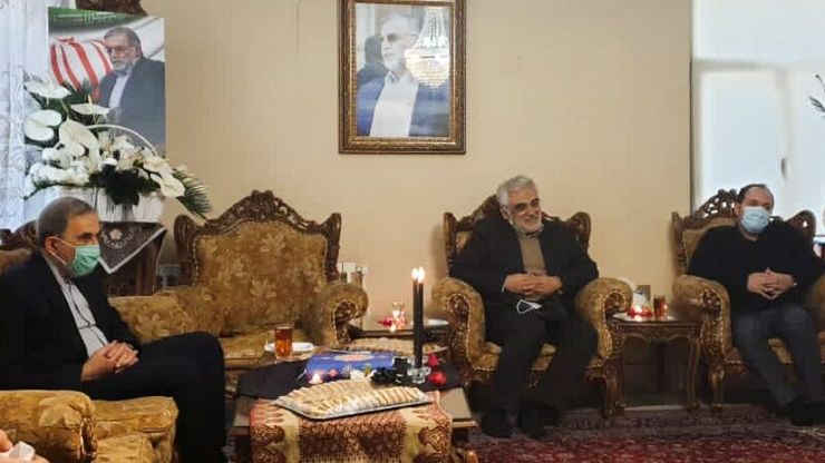 مشاور مقام معظم رهبری در امور بین‌الملل با حضور در منزل شهید فخری‌زاده با خانواده ایشان دیدار و مراتب همدردی و تسلیت مقام معظم رهبری را ابلاغ کرد.