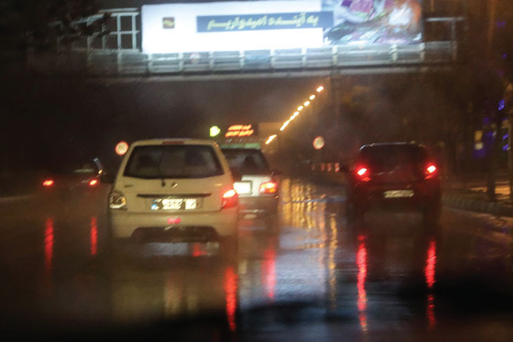 برخی خودرو‌ها با دور‌زدن دوربین‌ها و مخدوش‌کردن پلاک‌ها پس از ساعت ۲۱ همچنان در شهر رفت‌وآمد می‌کنند.