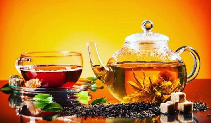 مصرف مایعات و نوشیدنی‌های گرم مثل چای و انواع دمنوش‌ها می‌تواند سیستم ایمنی را در مقابل بیماری کرونا تقویت کند.