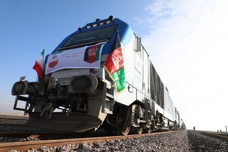 صبح امروز روسای جمهور ایران و افغانستان به صورت مجازی خط آهن هرات و خواف را افتتاح کردند. این پروژه اهمیت زیادی در توسعه روابط اقتصادی دو کشور دارد و افغانستان را به آب‌های آزاد می‌رساند.
