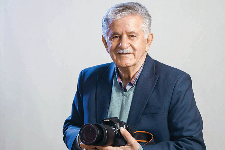 «حمید عربلین» متولد ۱۳۲۵ است و از ده‌سالگی دوربین را لمس کرده و تاکنون که ۷۴ سال از عمرش می‌گذرد، همچنان دوربین به دست است. او از روز‌های اولی که وارد مغازه عکاسی پدر می‌شود برایمان تعریف می‌کند.