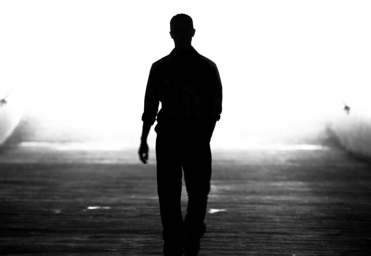 این حادثه دو شب قبل زمانی در حاشیه بولوار جانباز مشهد رخ داد که شهروندان با مشاهده صحنه سقوط نوجوان از برج مرکز تجاری، مراتب را به پلیس اطلاع دادند.