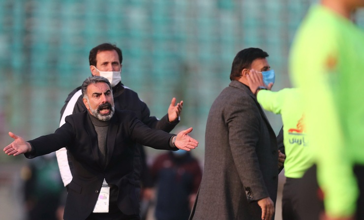 محمود فکری، سرمربی استقلال در ادامه بهانه گیری‌های خود نسبت به نتایج نه چندان خوب استقلال بار دیگر قضاوت داوران را عامل ناکامی تیمش دانست.