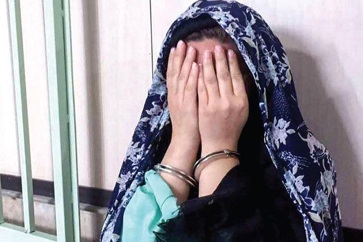زن جوان با چاقو سینه مردی را در مشهد شکافت و جنایت آفرید