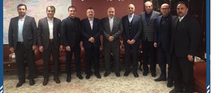 بهتاش فریبا، پیشکسوت باشگاه استقلال از زبان مسعود سلطانی فر، وزیر ورزش و جوانان مدعی شده که هیچ کس مدیرعاملی استقلال را نمی‌پذیرد!
