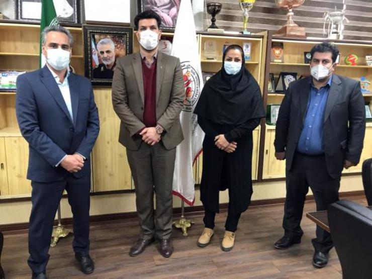 مدیر عامل باشگاه صنعت مس پاریز و نواب روسای بانوان و آقایان هیات کرمان ظهر امروز در جلسه‌ای مهمان رئیس فدراسیون هندبال بودند.