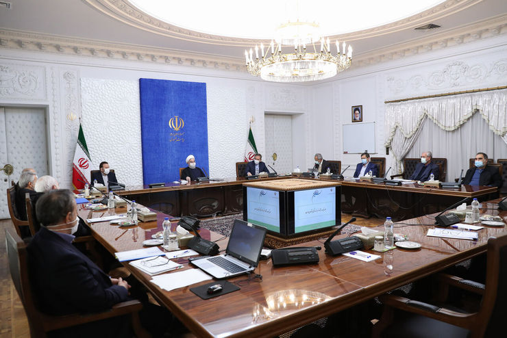 رییس جمهوری با بیان اینکه بودجه سال ۱۴۰۰ با نگاه تاکید بر حمایت معیشتی و توسعه سرمایه‌گذاری تنظیم شده است، گفت: نباید اجازه بدهیم موضوعی به این حد پیچیده و تخصصی و حساس و حیاتی، محل مناقشه‌های سیاسی قرار بگیرد.