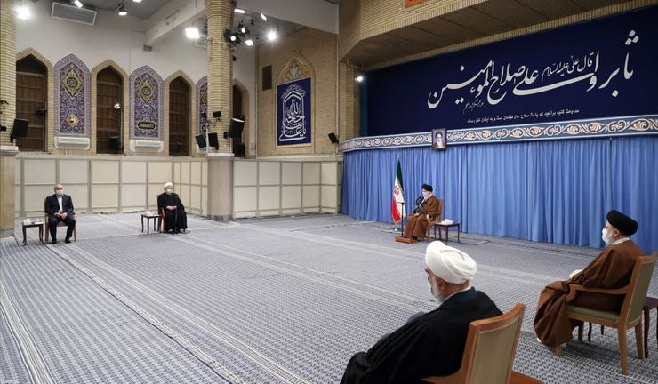 رهبر انقلاب اسلامی فرمودند: مسیر غلبه بر تحریم‌ها و بی‌اثر کردن آنها ممکن است در ابتدای کار، مشکلاتی داشته باشد اما خوش‌عاقبت است.اگر با تلاش و با سینه سپر کردن در مقابل مشکلات بتوانیم بر تحریم‌ها غلبه کنیم و طرف مقابل بی‌اثر شدن تحریم‌ها را ببیند، به‌تدریج دست از تحریم برخواهد داشت.