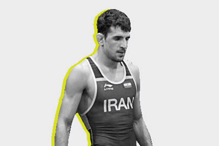 دارنده طلای کشتی جهان این روزها از سکوی قهرمانی به دست‌فروشی در خیابان رسیده است