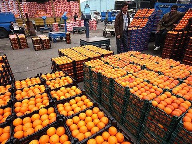 رئیس اتحادیه بار فروشان گفت: سود سه برابری حاصل از فروش پرتقال برای صادرات باعث شده باغداران تمایل کمتری برای ارسال محصولات خود به میدان داشته باشند. این موضوع سبب کمبود این میوه در بازار و افزایش قیمت آن شده‌است.