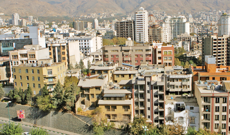 یک کارشناس اقتصاد مسکن گفت: ورود بازار مسکن به دوره رکود با توجه به شرایط جهانی و نزدیک شدن به انتخابات ریاست جمهوری ایران دور از انتظار نبود. رکود در این بازار احتمالا تا بهمن ادامه می‌یابد. بعد از بهمن با توجه به شرایط سیاسی احتمال تحرک بازار مسکن وجود دارد.