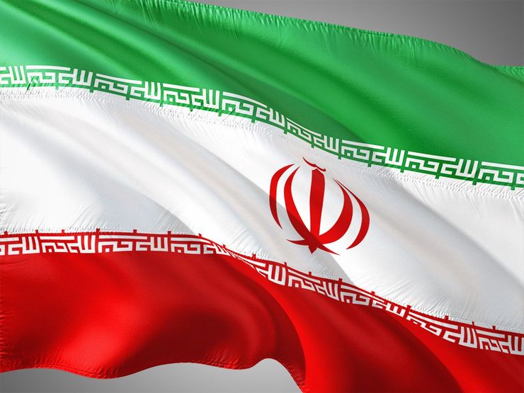 ارتش جمهوری اسلامی ایران بیانیه‌ خود را به مناسبت ۱۲ فروردین اعلام کرد. در این بیانیه آمد است: دوازدهم فروردین ماه روز جمهوری اسلامی ایران همچون برگی زرین و درخشان در تقویم پرافتخار کشورمان می‌درخشد.