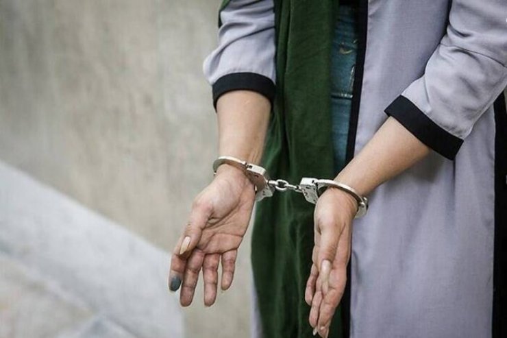 دختر ۲۱ ساله مشهدی: تازه فهمیدم که هومن و رحیم هر دو متاهل هستند، این ماجرا تاثیر بسیار بدی بر پرونده تحصیلی ما می‌گذارد. از سوی دیگر نیز اعتماد خانواده ام را به خاطر ارتباط با یک جوان غریبه از دست داده ام.