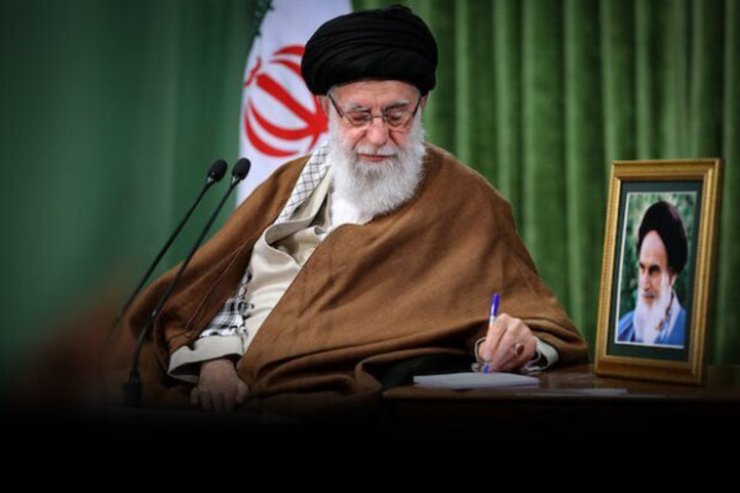 حکم حضرت آیت‌الله خامنه‌ای، رهبر معظم انقلاب درباره هدیه و عیدی ارباب رجوع به کارمندان در تازه‌ترین شماره نشریه سایت رهبر انقلاب منتشر شد.