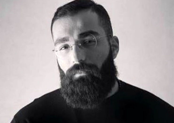 حمید صفت خواننده رپ که  اسفندماه سال گذشته به اتهام قتل همسر مادرش در دادگاه محاکمه شده بود به قصاص محکوم شد.