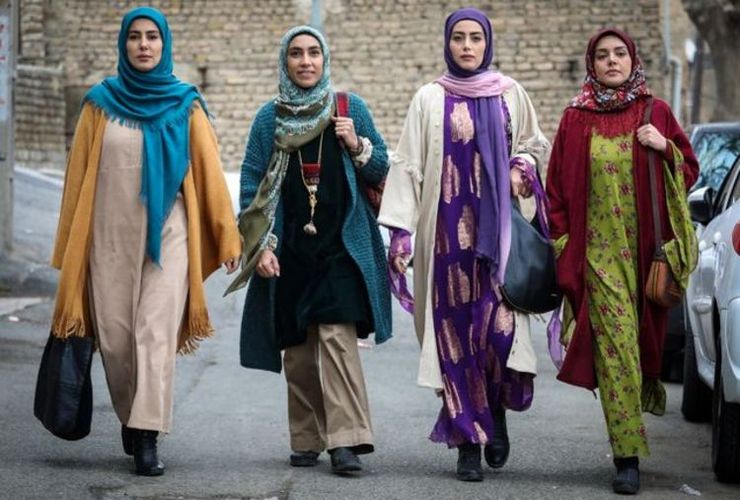 امشب (یکشنبه ۱۵ فروردین ۱۴۰۰) آخرین قسمت سریال «نون. خ» برای مخاطبان نوروزی پخش می‌شود.