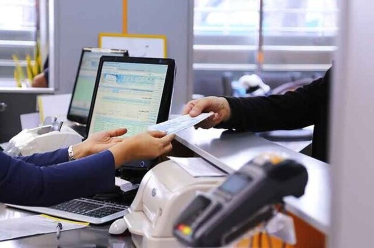کانون بانک‌ها و موسسات اعتباری خصوصی اعلام کرد: تا اطلاع ثانوی ساعات فعالیت بانک‌ها برای پذیرش مشتریان، از ۸ صبح الی ۱۴ بعد از ظهر و در روزهای پنج شنبه ۸ صبح تا ۱۲:۳۰ خواهد بود.