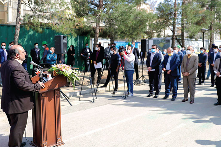 با آغاز عملیات اجرایی ساخت دوربرگردان غیرهمسطح آزادی به جانباز، مدیران شهری مشهد وعده بهره برداری ۱۰ ماهه از این پروژه را داده اند تا بخش زیادی از گره ترافیکی بزرگ راه آزادی رفع شود.