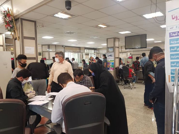 رئیس‌جمهور اعلام کرد، یک خانوار سه نفره دارای برگ سهام عدالت ۵۰۰ هزار تومانی، می‌تواند تا ۲۱ میلیون تومان اعتبار در قالب کارت اعتباری سهام عدالت دریافت کند.