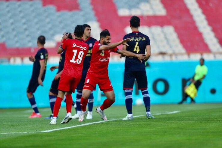 دیدار تیم‌های پرسپولیس تهران و نساجی قائمشهر در چارچوب هفته نوزدهم لیگ برتر فوتبال، لحظاتی قبل در ورزشگاه آزادی به پایان رسید.
